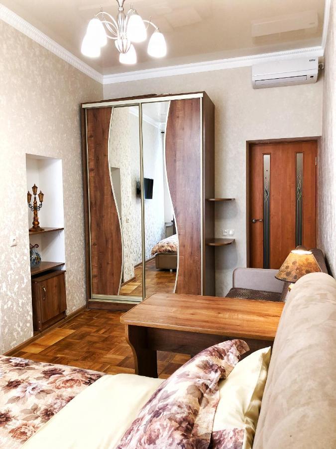 Apartments Near Rynok Square On Staroyevreyska And Fedorova Streets リヴィウ エクステリア 写真