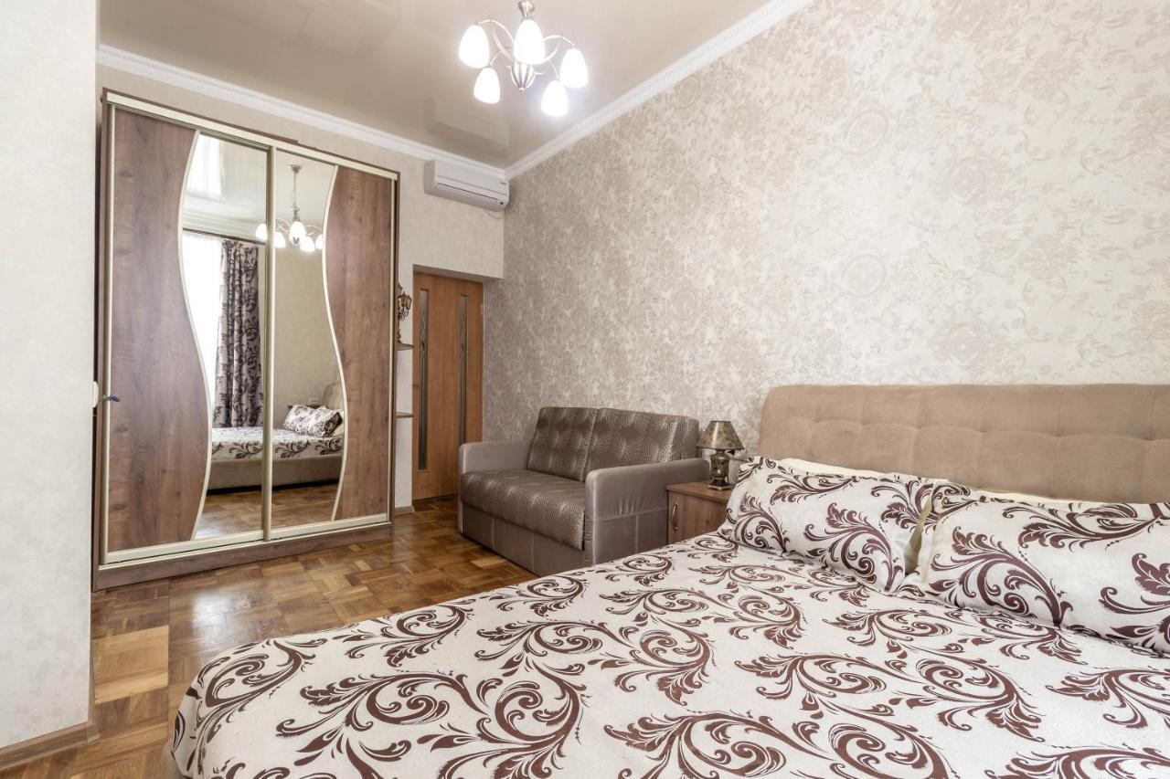 Apartments Near Rynok Square On Staroyevreyska And Fedorova Streets リヴィウ エクステリア 写真